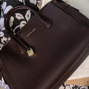 Micheal kors purse with dust bag